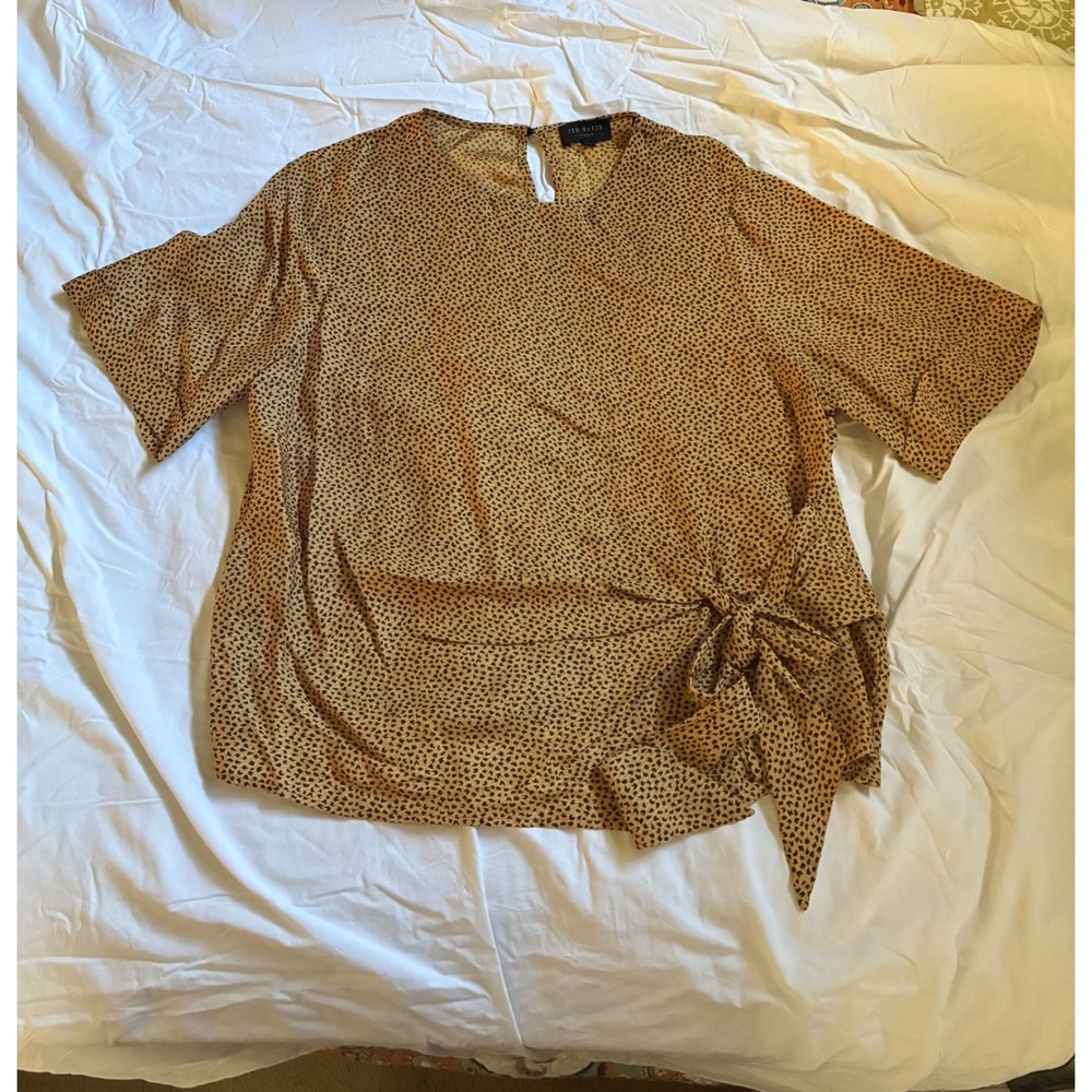 Ted Baker Robbiee Blouse Women Size 4 Tan Heart Print Side Tie Top Excellent
